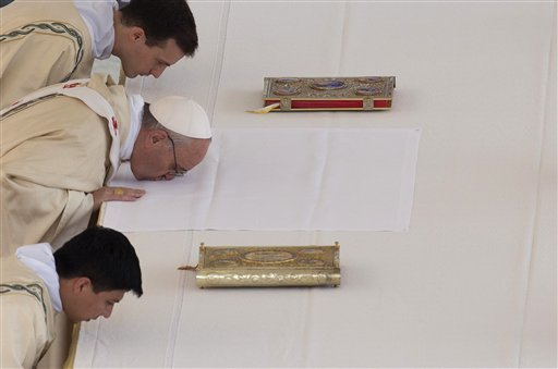 POPE NAMES NEW SAINTS WHO REFUSED TO SUBMIT TO ISLAM!